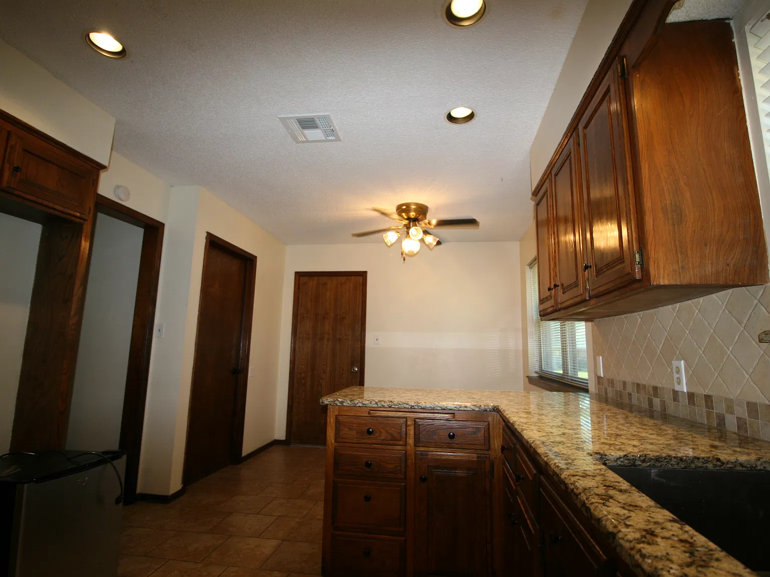 3 bed, 1590 sqft, $1,700 — Photo 4