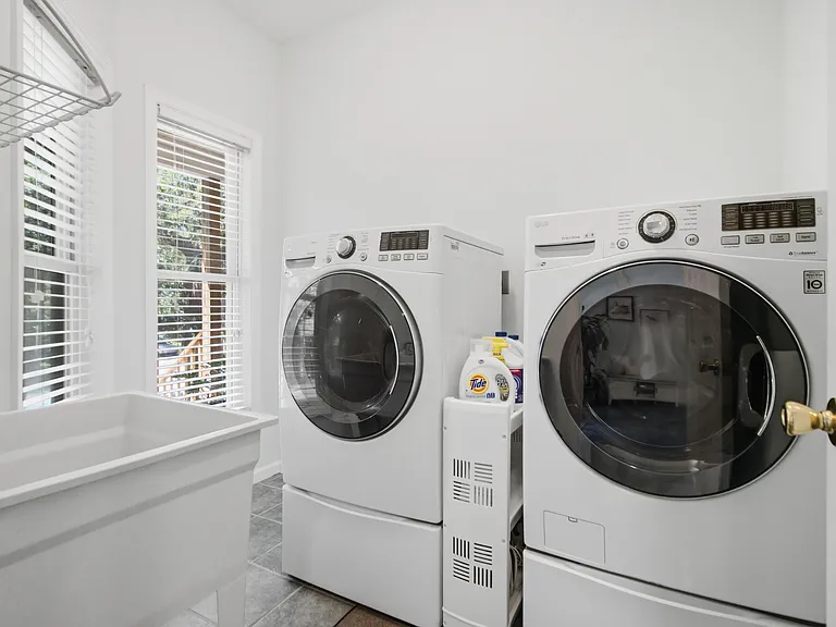 302 E Huron Ave — Photo 27