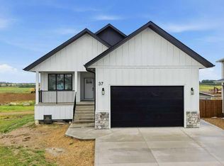 37 W Maclean Close, Blackfalds, AB T4M0H4