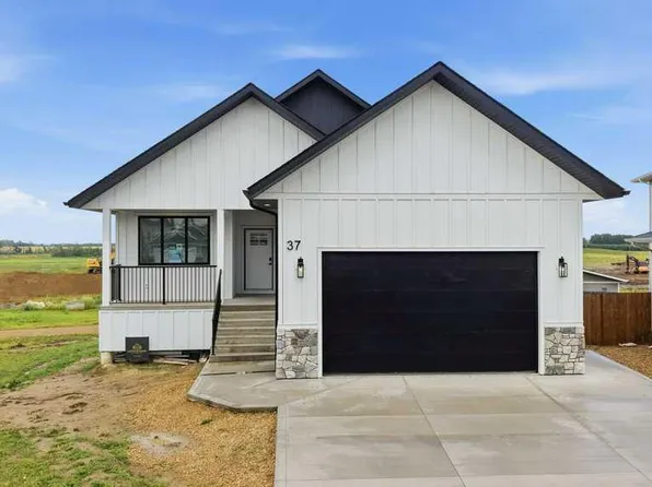 37 W Maclean Close, Blackfalds, AB T4M 0H4