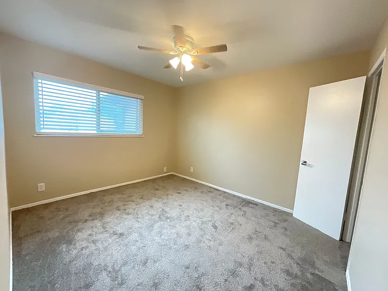 2502 S Rosewood Ave — Photo 10