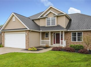 104 W Pointe Ct, Chardon, OH 44024