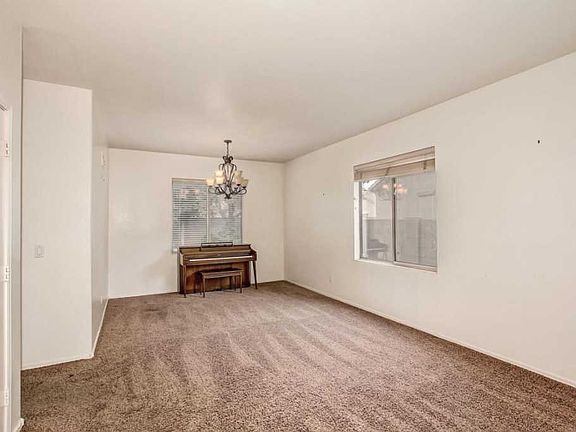 4th image of 992 E San Tan Dr