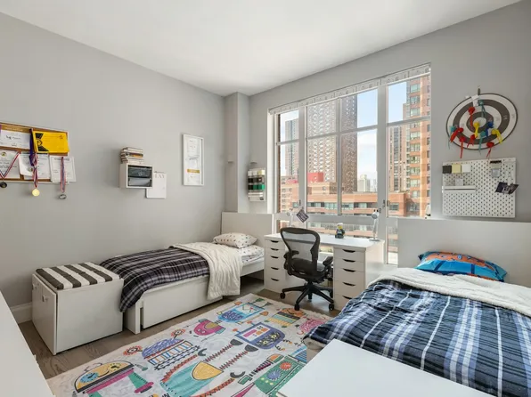 200 East 95th Street image 17 of 28