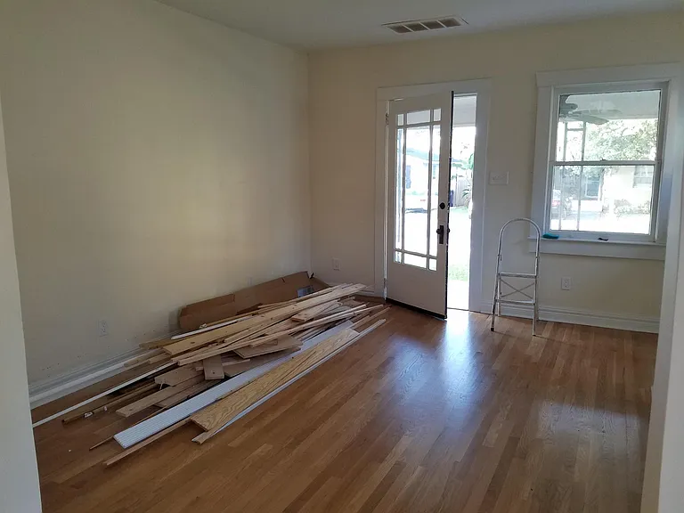 208 W Giddens Ave — Photo 6