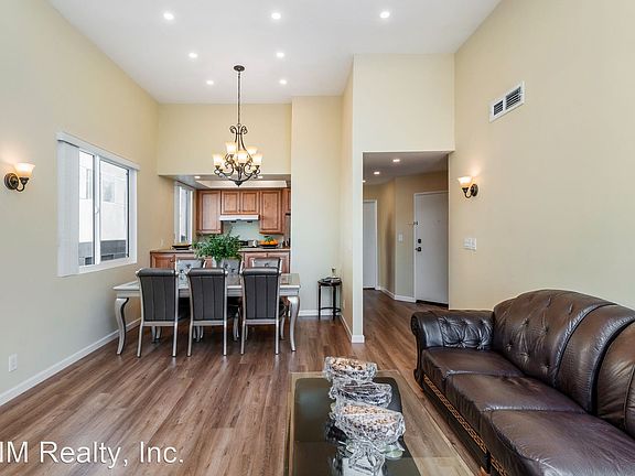 4th image of 1526 S Shenandoah St #301