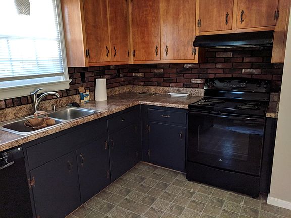 Kitchen w/ All New Appliances