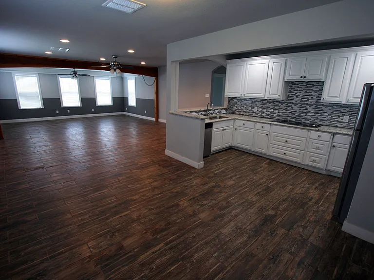 305 Gilchrist Ave — Photo 6