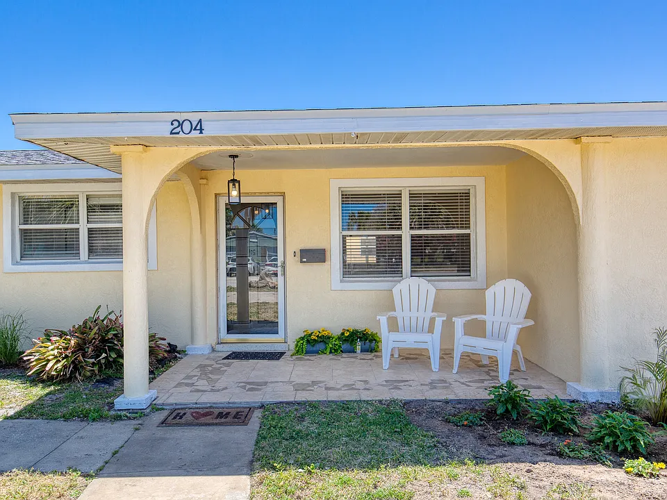 204 Rockefeller Dr