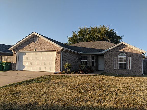 2nd image of 1023 Applewood Cir
