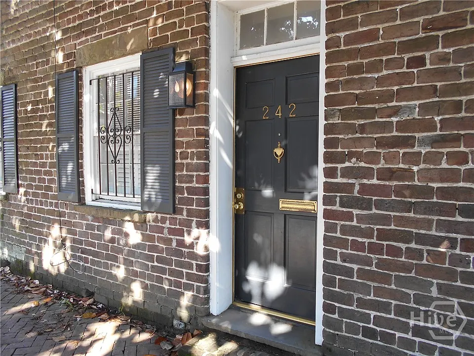242 Price St