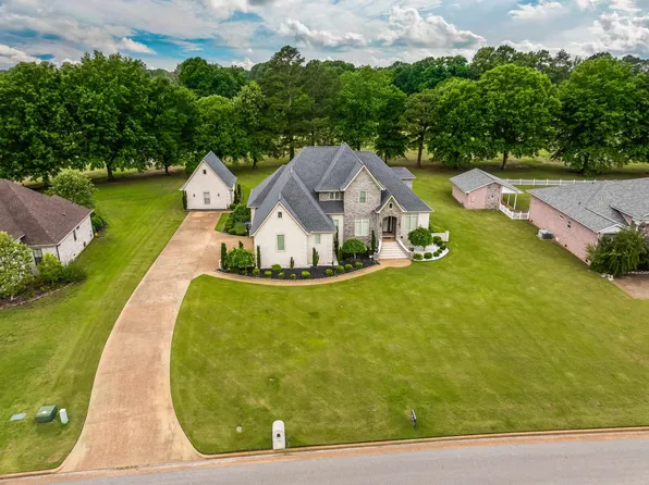 115 Meadowbrook Dr, Bolivar, TN 38008