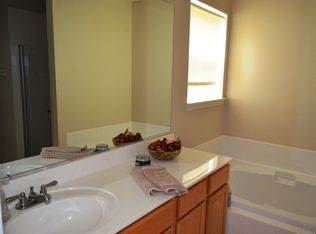 39W170 E Mallory Dr, Geneva, IL 60134