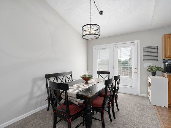 5th image of 421 Foxhunt Dr