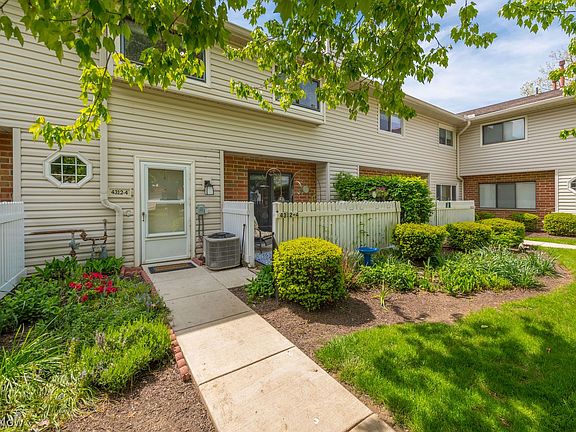 2nd image of 4312-4 Hyde Park Park