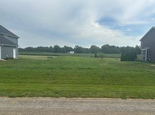 113 Prairie Falcon Dr, Le Roy, IL 61752