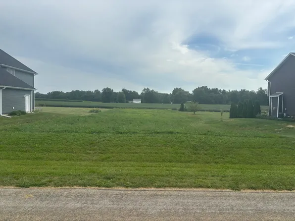 113 Prairie Falcon Dr, Le Roy, IL 61752