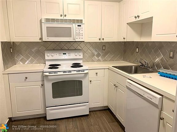 5th image of 760 SE 2nd Ave APT C102