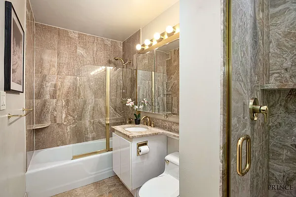 Sold by Compass | media 25