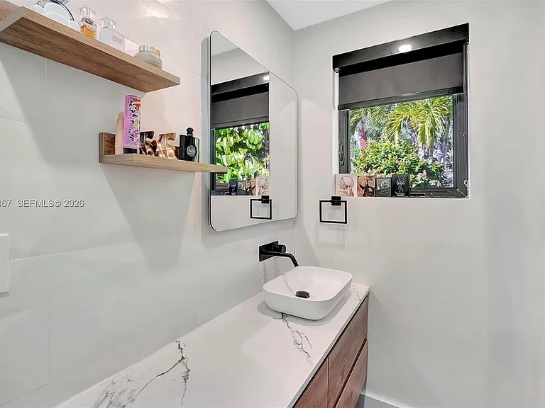 7711 Miami View Dr — Photo 23