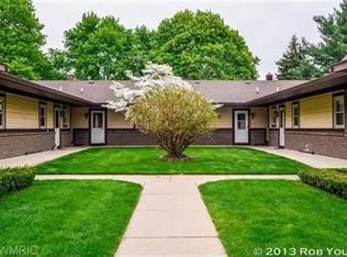 7513 Pinegrove Dr, Jenison, MI 49428