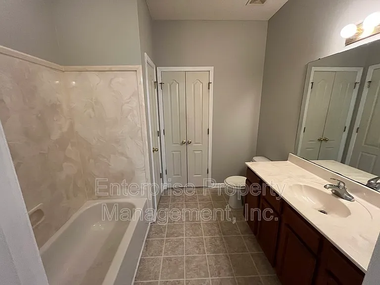 10178 Sterling Ridge Dr — Photo 11