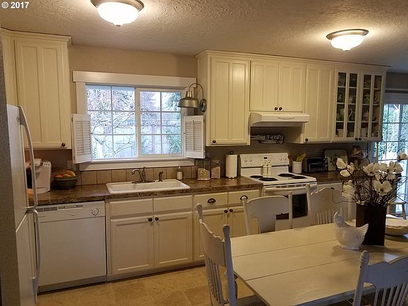 3rd image of 1335 NE Birchaire Ln