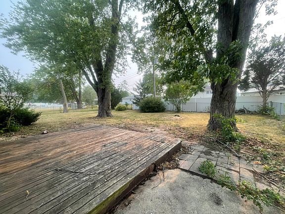 4th image of 27 Pine Crest Dr