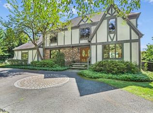 8 Chester Woods Dr, Chester, NJ 07930