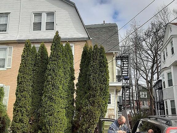 2nd image of 109 E Stewart Ave