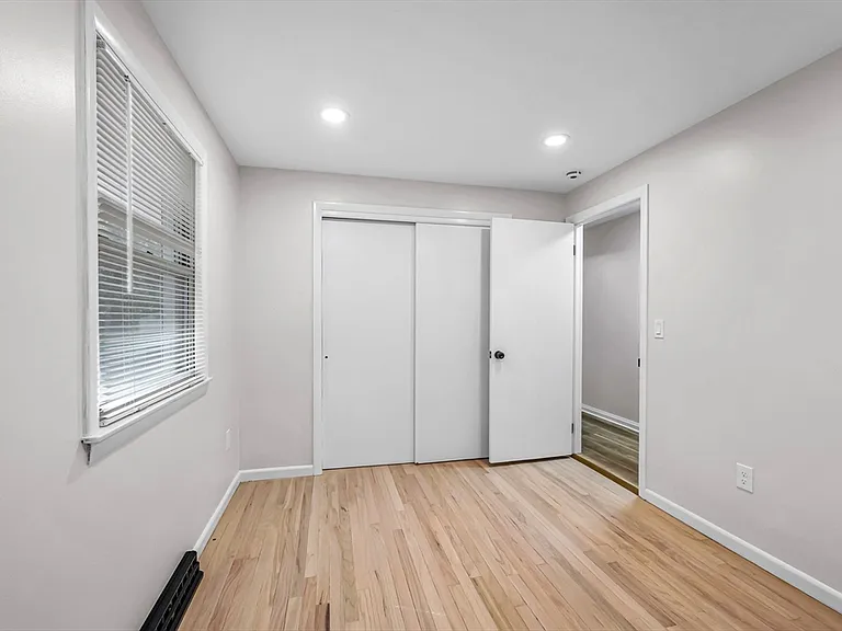 557 Maple Rd #1 — Photo 32