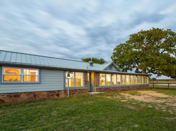 104 Long View Dr, Mineral Wells, TX 76067