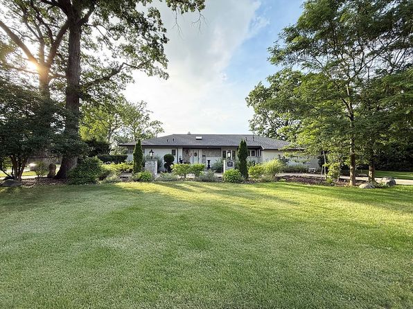 40 Shady Hollow Dr