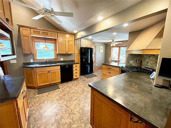 4th image of 1032 Tainter Street NE