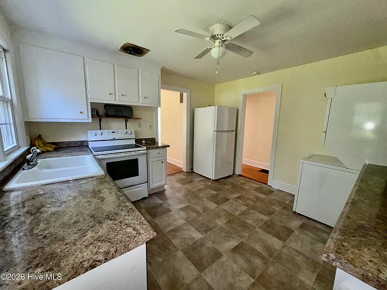 1717 S Elm St — Photo 11