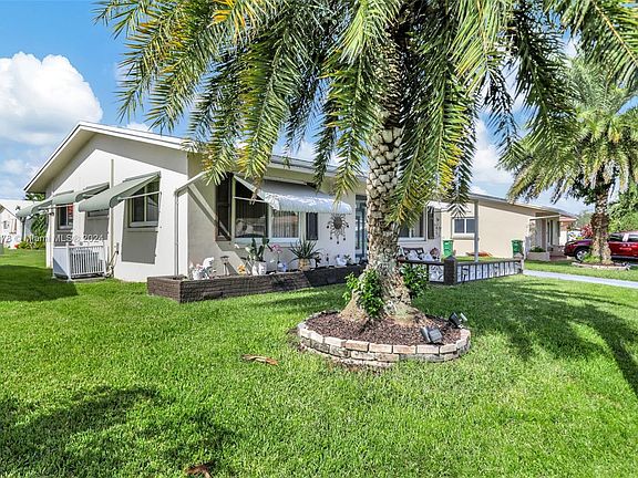 4th image of 4807 Mainland Dr
