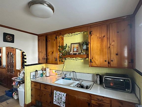 3rd image of 21 Ashland St #2