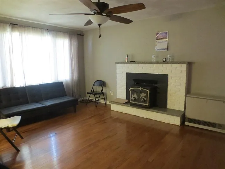 823 Jennifer Ln — Photo 5