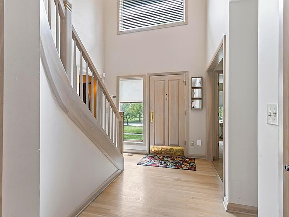 4th image of 252 Deer Meadow Dr