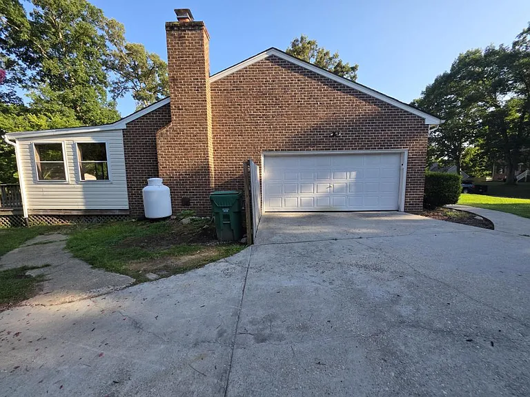 212 Stratford Dr — Photo 29