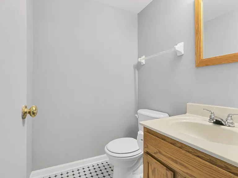 933 Briaro St — Photo 16