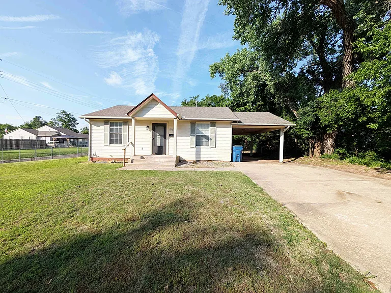 616 Lions Park Pl — Photo 2