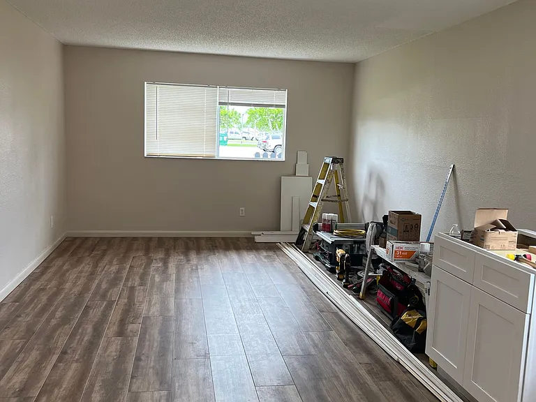 1412 SE 8th Ter — Photo 1
