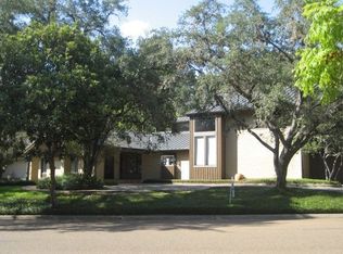 310 Cherokee Ln, Victoria, TX 77901