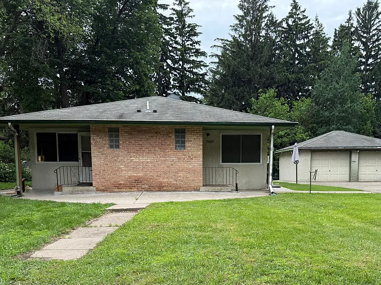 7005 Dutton Ave N #7005 — Photo 1