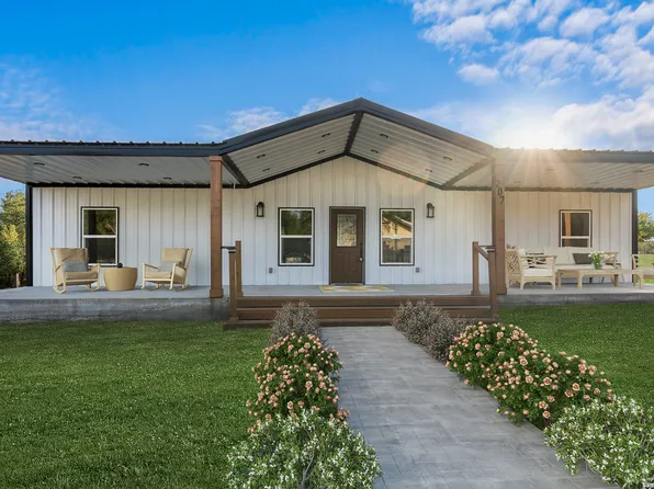 207 S Charles Street, George West, TX 78022