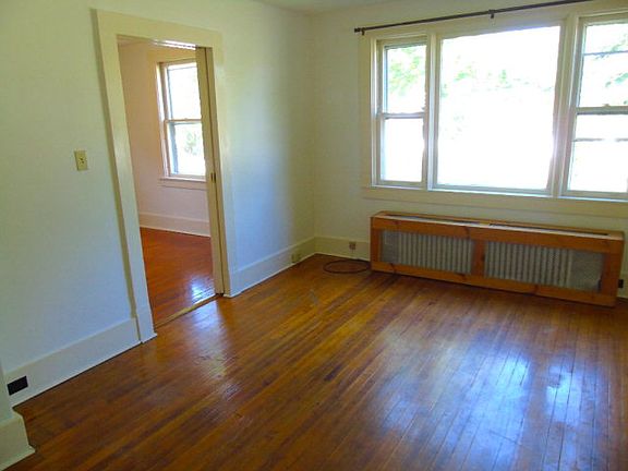 4th image of 10 Greenwood St