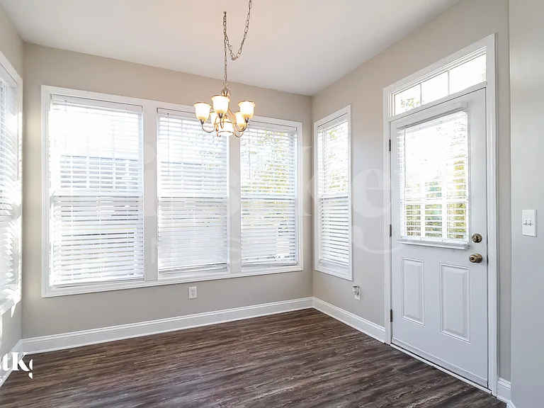 221 Bridgewater Dr — Photo 6