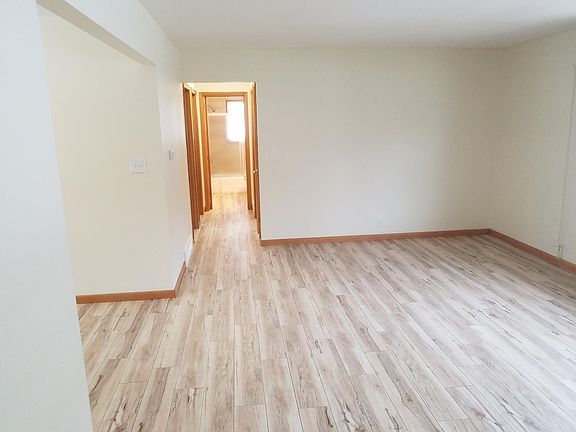 3rd image of 3523 Dupont St
