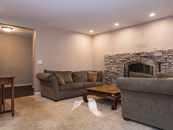 4th image of 6106 Scott Ln